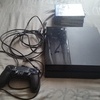 PLAYSTATION 4 (PS4) CONSOLE + 1 PAD, 4 GAMES AND ALL WIRES!!!