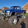 **MONSTER TRUCK** Toyota Hilux V8