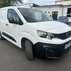2021-70 partner van in white